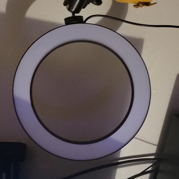 Selfie ring dimmable and 3 tone usb - Picture 1 of 4